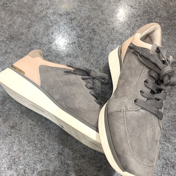 Louise et cio suide leather shoes. - Picture 4 of 11